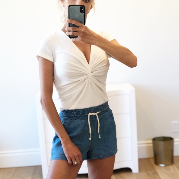 ALYS BEACH White Ribbed Short Sleeve Twist Shirt - Picture 9 of 9